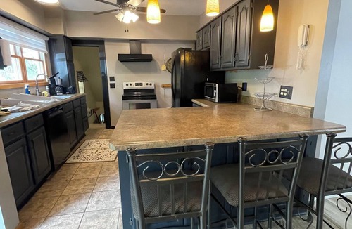 Chamberlain House | Grasslands Guesthouse Spacious 4bedroom,3 bath house in peaceful Chamberlain.