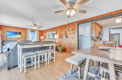 Orleans House | Grassy Knoll Retreat on the Big Spirit Lake