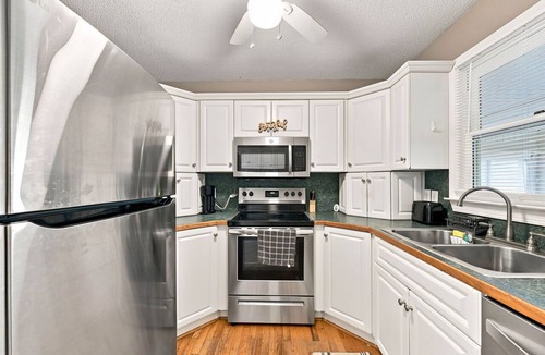Lillington Apartment | Grateful Blue