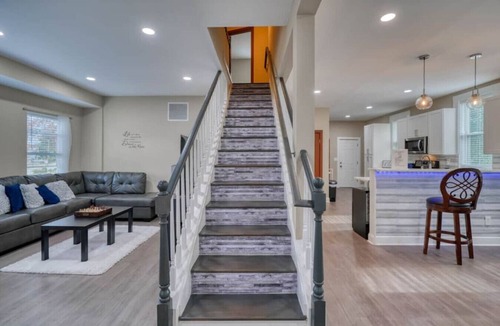 Baltimore Apartment | Great Area | 5 bedrooms | Game Room