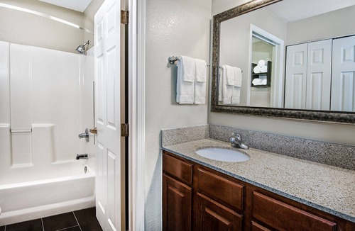 Round Rock West Apartment | Great for Business Travel! Studio with FREE Buffet Breakfast + Pool Access