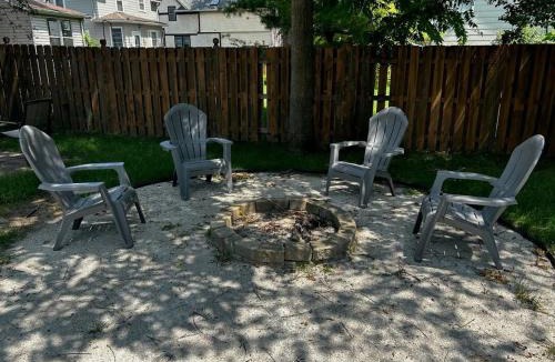 Libertyville Apartment | Great For Families DT Libertyville near Naval Base