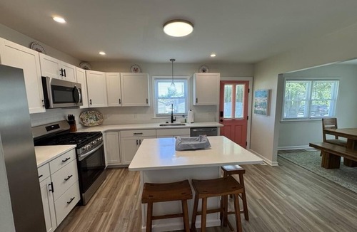 Erma House | Great for Families! Short Drive to Beaches!