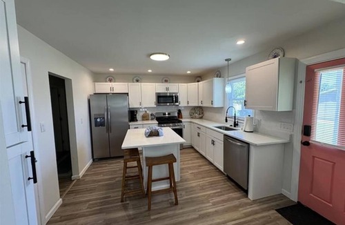 Erma House | Great for Families! Short Drive to Beaches!