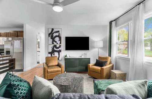 Shawnee House | Great for Families Sleeps7 15 mins to KC