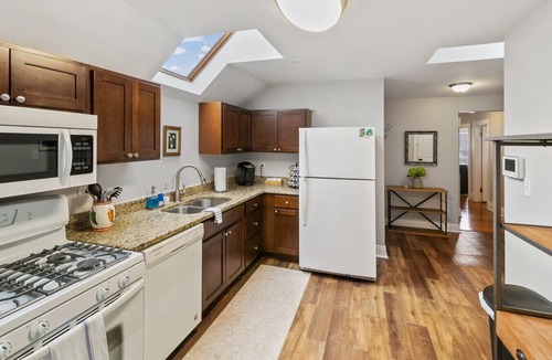 Libertyville Apartment | Great for families DT Libertyville Near Naval Base