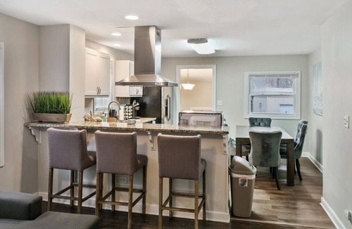 Libertyville Apartment | Great For Families DT Libertyville near Naval Base