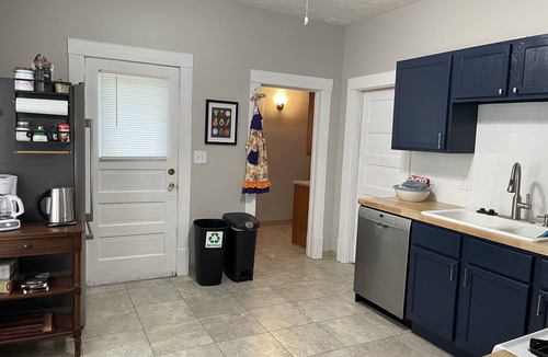 Dahlman House | Great Location! Cheerful 3+ bedroom close to the zoo and downtown!