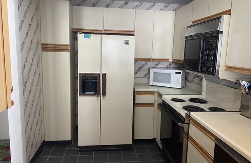 Atlantic City Condo | Great Location, Clean and Large 1 bed, on the Boardwalk, Pool, Beach, Jacuzzi,
