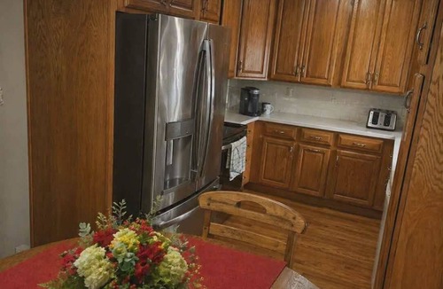 Leavenworth House | Great Location Near KC, Legends & Speedway