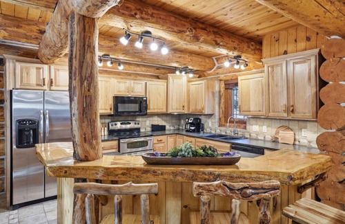 Rapid City Cabin | Great Lodge at Hillside: Iconic 6K Sqft Log Lodge