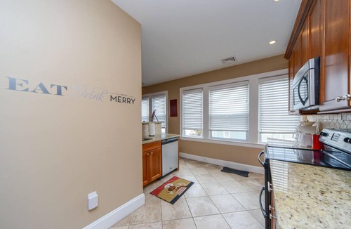 North End Condo | Great pet friendly rental with ocean views! Many open weeks but it won't last long- hurry before your week is booked! Available for rentals all year around.
