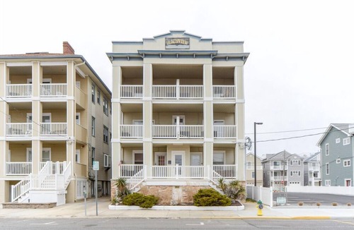 North End Condo | Great pet friendly rental with ocean views! Many open weeks but it won't last long- hurry before your week is booked! Available for rentals all year around.
