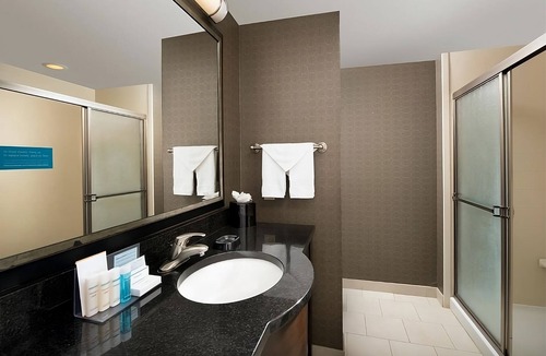 Athens Hotel | Great Relaxing Overnight Stay! 2 Comfortable Units, Indoor Pool, Free Breakfast!