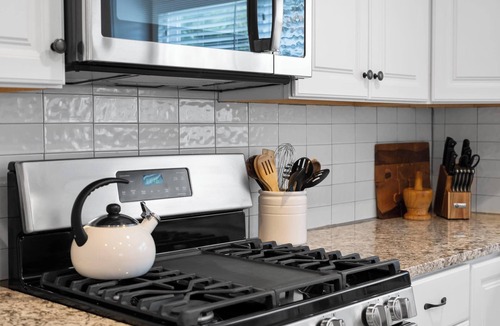 Lee's Summit House | Great Space Sleeps 13 4BR Pets Ok
