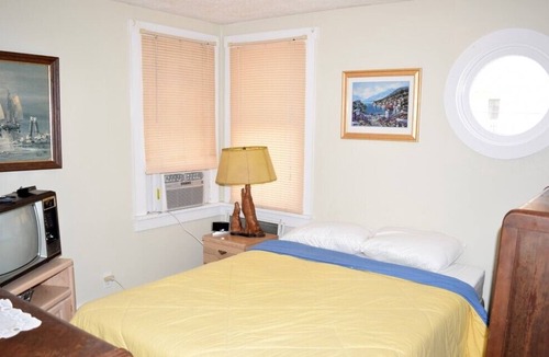 Townsend's Inlet House | Great Townsend Inlet Beachblock location for this 2nd Fl. Duplex