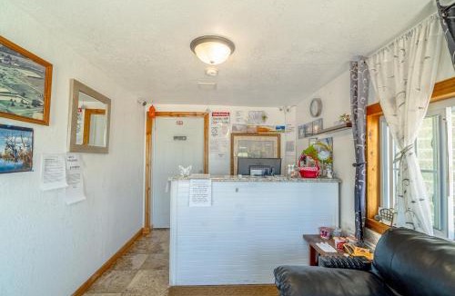 La Crosse Hotel | Green Acre Motel by OYO Near Rush County Airport