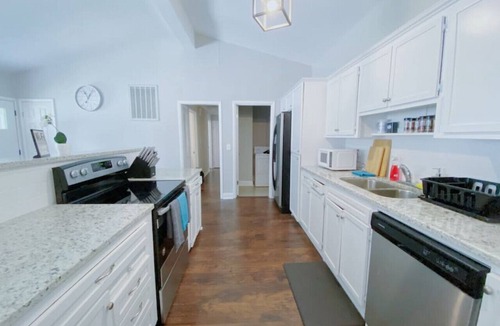 Huntsville House | Greenleaf (HSV) · 「Greenleaf」Stylish & Bright 4 bd/3 ba Vacation
