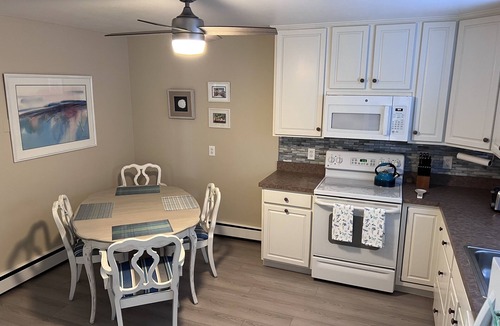 Gardens Apartment | "Greetings from Asbury" O.C. Gardens - 2 BR 2 Bath Sunny Corner Breezes