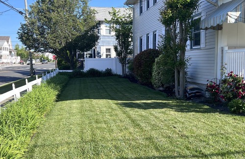 Gardens Apartment | "Greetings from Asbury" O.C. Gardens - 2 BR 2 Bath Sunny Corner Breezes