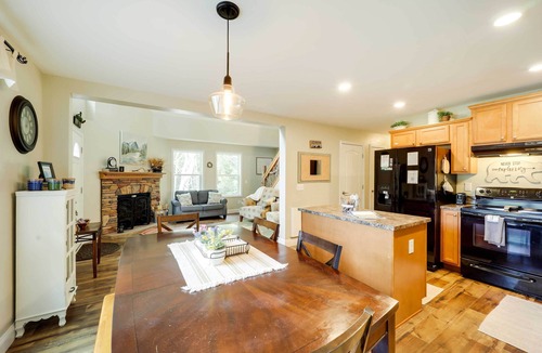 Elk Park Cabin | 'Greystone' Creekside Cabin: Hike, Fish & Explore!