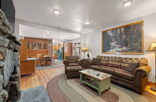 Keystone House | Grizzly Bear Creek- Mt Rushmore Views- w/Hot tub