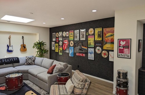 Saint Peter Apartment | Groovy Retro Music Lovers Mid-Mod Experience! - Downtown Prime
