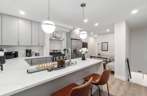 Jersey City Apartment | Ground Level 1BR/2BATH w 2Queens apartment, near PATH station w + W/D