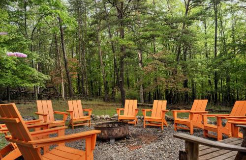 Great Cacapon House | Group-friendly cabin w hot tub & deck