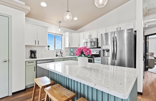 Rapid City House | Group-Friendly Retreat - King Beds, Fenced Yard & Prairie Views