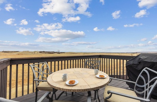 Rapid City House | Group-Friendly Retreat - King Beds, Fenced Yard & Prairie Views