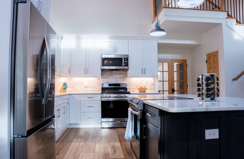 Summerville House | Group Retreat Private Pool BBQ Grill Hot Tub Fire Pit Sauna 15 Acres Sleeps 12