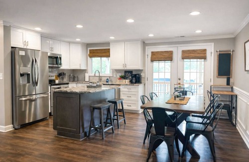 McAlpine House | Groups Welcome-Sleeps 20-Pets OK-Fire Pit-BBQ