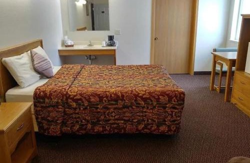 Le Center Hotel | Guardian Inn