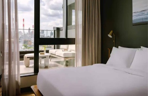 Queens Apartment | Guest Room|1 Queen Bed|Dutch Hotel