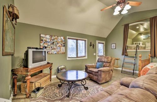 Groveoak Apartment | Guntersville Lake Home w/Deck & Covered Boat Slip