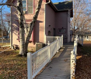 St. Ansgar Villa | Gwen's Place - Private 2nd Floor