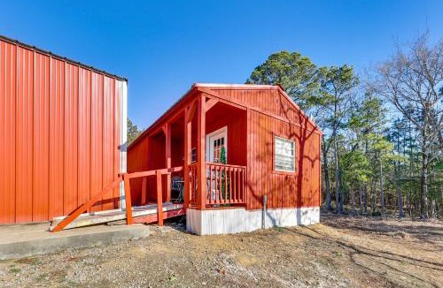 Summerfield House | Gym Access On-Site: Cabin w/Deck in Red Oak!