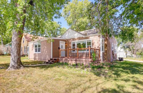 Yankton House | Half-Mi to Dtwn Yankton & River: Charming Home!