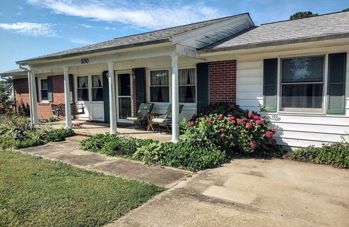 Algonquin House | Hambrooks Home with Hottub/Mid Term stays welcomed!