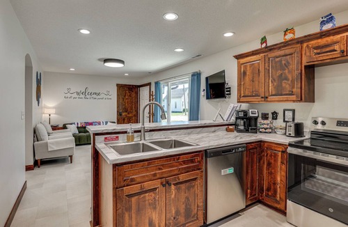 Hamilton House | Hamilton Charm Place, 4 Bdrm, 2 Bath, Step-Free