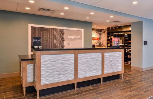Carter Lake Hotel | Hampton Inn By Hilton Omaha Airport, Ia