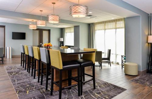 Carter Lake Hotel | Hampton Inn By Hilton Omaha Airport, Ia