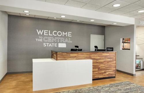 Derby Hotel | Hampton Inn Derby-Wichita Southeast