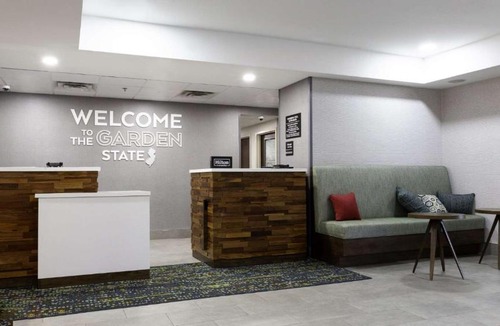 East Windsor Hotel | Hampton Inn East Windsor
