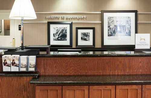 Quad Cities Hotel | Hampton Inn & Suites Davenport
