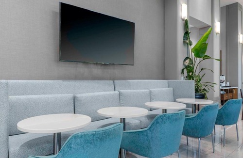 Crystal City Hotel | Hampton Inn & Suites Arlington Crystal City DCA