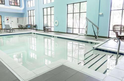 Chesapeake Hotel | Hampton Inn & Suites Chesapeake-Square Mall
