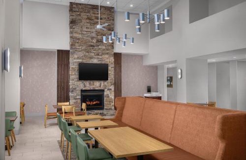 Clinton Hotel | Hampton Inn & Suites Clinton