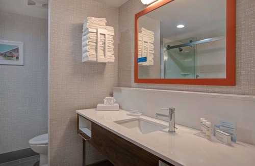 Deptford Hotel | Hampton Inn & Suites Deptford